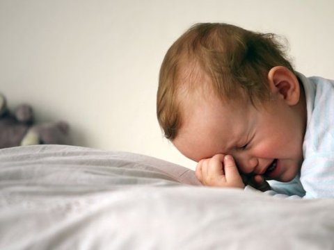 Tərbiyəçi uşağı belə itələdi - VİDEO