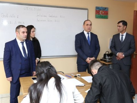 Rektor imtahanın gedişini izlədi - FOTO