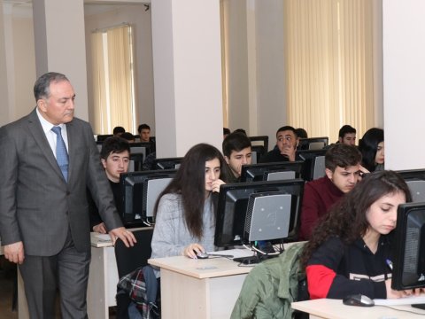 AzTU-nun rektoru imtahan prosesini izlədi