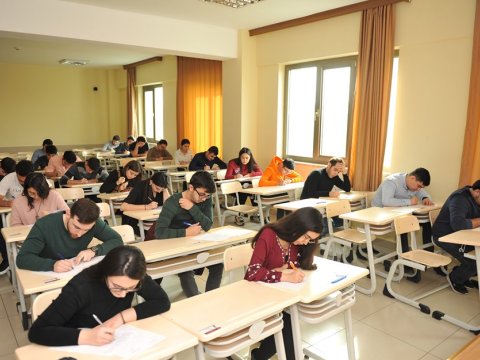 BMU-da imtahan sessiyası davam edir