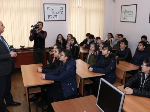 Məktəblilərin AzTU-da bir günü  