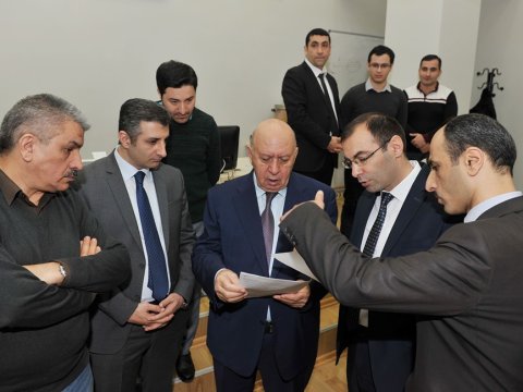 BMU-nun rektoru imtahanların gedişini izləyib