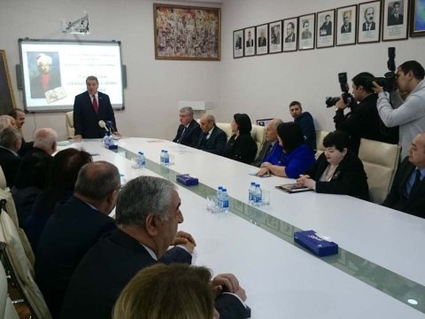 Nəsimiyə  Moskvada  iki abidə ucaldılılıb