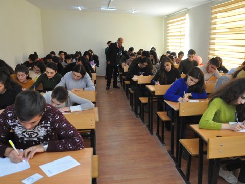  İctimai şuranın üzvləri  imtahanların gedişini izləyiblər