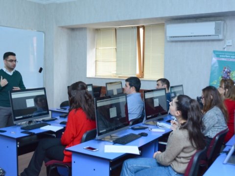 UNEC-də “Eviews” təlim proqramı