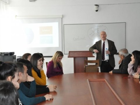 Amerikalı professor Mingəçevir Dövlət Universitetində təlim keçib