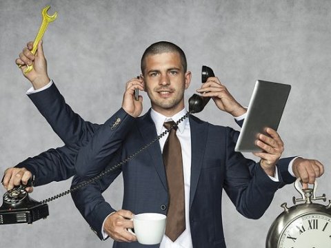 Məktəb direktoru sinif rəhbəri ola bilər? – Bu, qadağandır  