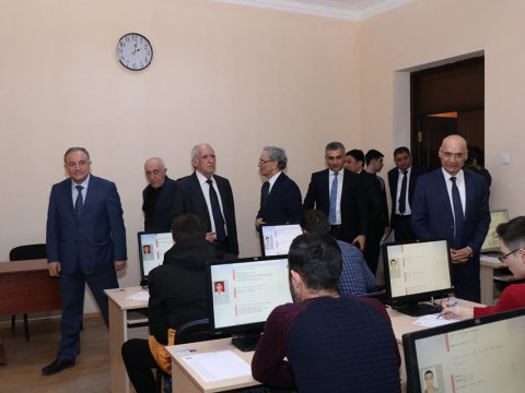 Media nümayəndələri və valideynlər AzTU-da imtahan prosesini izlədi