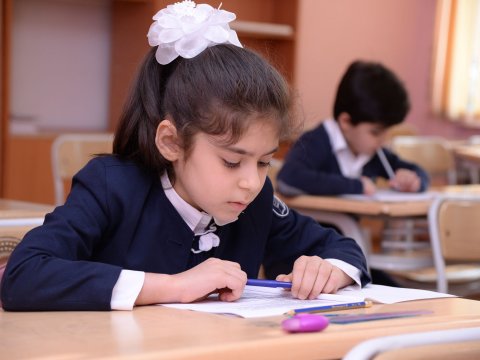 Məktəbi vaxtından əvvəl bitirmək istəyənlər imtahan verir