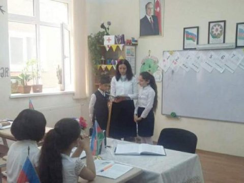 “Şərəfli müəllim adını həmişə uca tutaq”