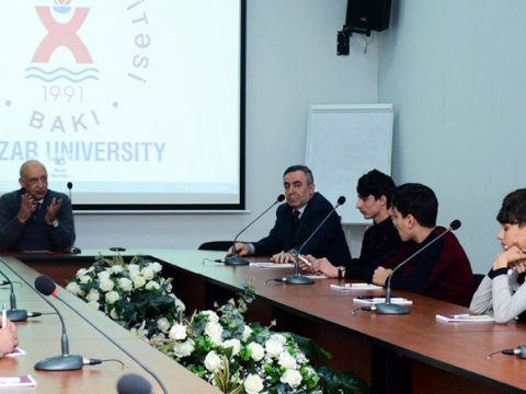 “Kitab gəzər” layihəsi çərçivəsində məktəblilər Xəzər Universitetində olublar