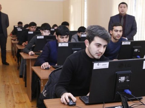 Gürcüstanın Baş konsulu da UTECA –dakı imtahanları izləyib
