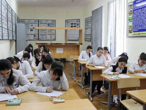 “Ədəbiyyat biliciləri” müsabiqəsinin ilk mərhələsi başa çatıb