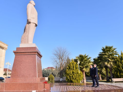 Təhsil naziri Salyanda vətəndaşları qəbul edib