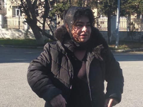 Polis məktəblərdə uşaq oğurlamaq istəyən qadını AXTARIR - FOTO