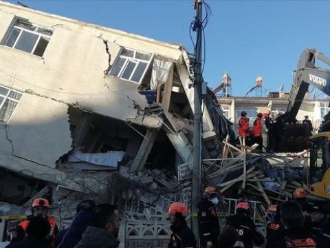 Türkiyədə zəlzələ zonasından azərbaycanlı tələbələrin təxliyyəsi başlandı  