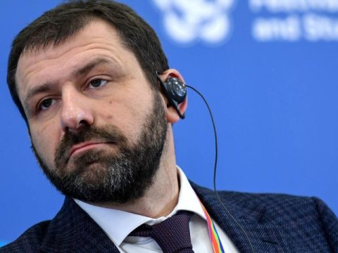 Məzun doğma məktəbə 1 milyon dollar hədiyyə etdi