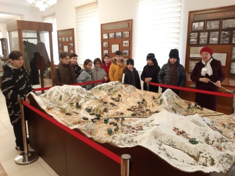Müasir İnnovasiyalar Liseyinin şagirdləri Hərb Tarixi Muzeyində olublar