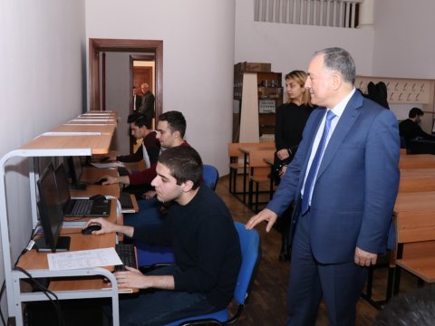 AzTU rektoru şifahi imtahan prosesini izlədi