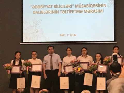 Ədəbiyyat bilicisi:\