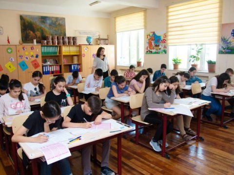 Paytaxt üzrə 5 017 şagird olimpiadanın yarımfinal turunda