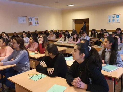 Ədəbiyyat biliciləri