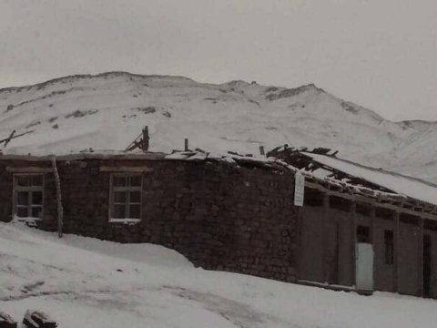 Külək məktəbin damını belə uçurdu - FOTO