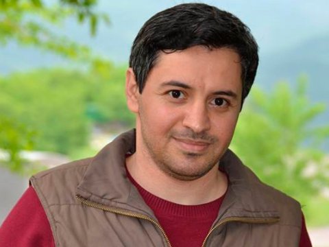 “Bir dəstə gənc məni qırağa çəkib, qoçulandı ki, dərsə qatlanmış dəftərlə gəl, yoxsa..”-Aqşin Yenisey “