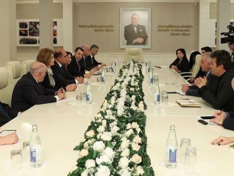 İctimai Şurada məktəbli formalarına dair müzakirələr keçirilib