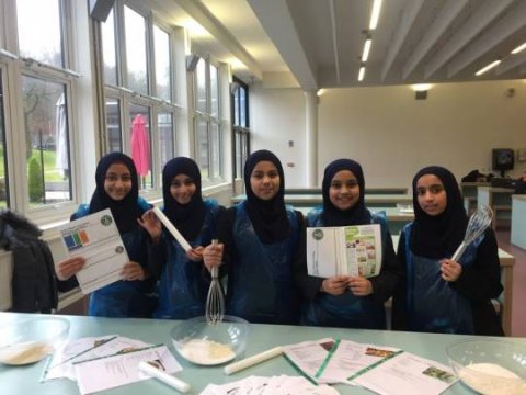 Britaniyada müsəlman məktəbi birinci oldu - FOTO