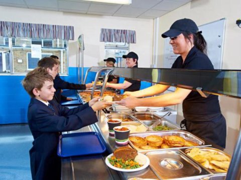 Məktəblərdə qidalanma prosesi xüsusi nəzarətə götürülüb – RƏSMİ