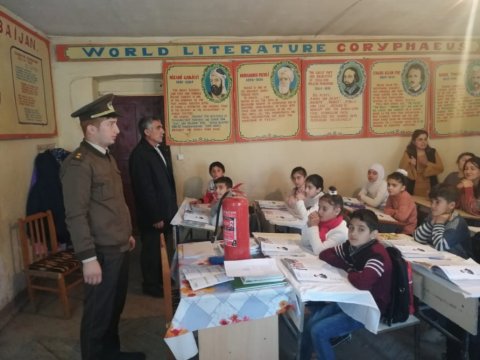 İctimai müəssisələrdə və məktəblərdə yanğın təhlükəsizliyi qaydalarına dair məlumat verilib