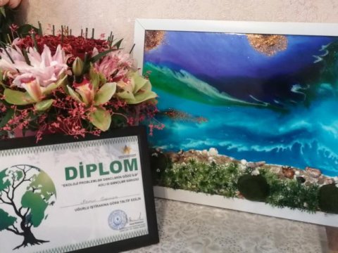 Epoxy Resin ilə abstrakt üslubda rəsmlər hazırlayan UNEC istedadı