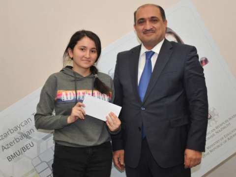 Bakı Mühəndislik Universitetində tələbələrə smart tələbə kartları təqdim olunub
