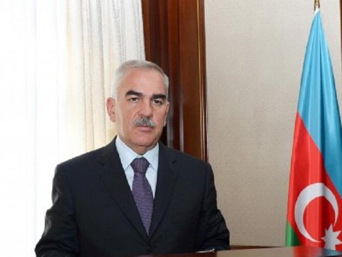 Azərbaycanda müəllimə 5 min manat mükafat verildi