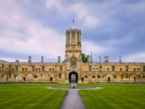 Britaniyanın məşhur universitetləri yoxsul ailələrdən daha çox tələbə qəbul etməyə hazırlaşır