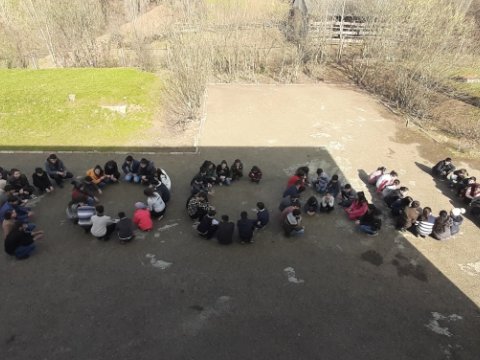 Ucqar kənd şagirdlərindən Xocalı faciəsi ilə bağlı nümunəvi jest-FOTO