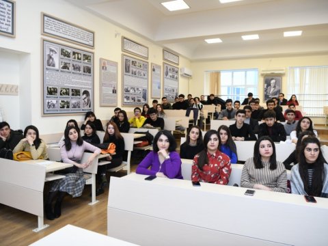 Tələbələr ingilis dilinin öyrənilməsi metodlarını mənimsəyiblər