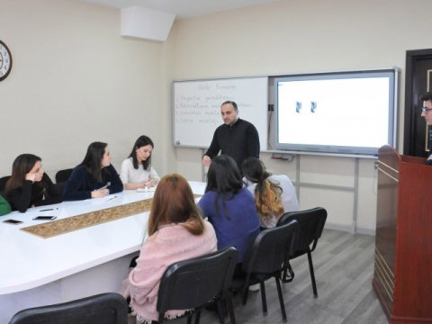 Gələcək jurnalistlərin videomontaj təlimləri