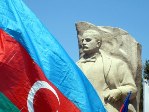 Rəsulzadənin dəfnindən  “reportaj”-  “Onun əleyhinə danışanlar tövbə etməlidirlər”