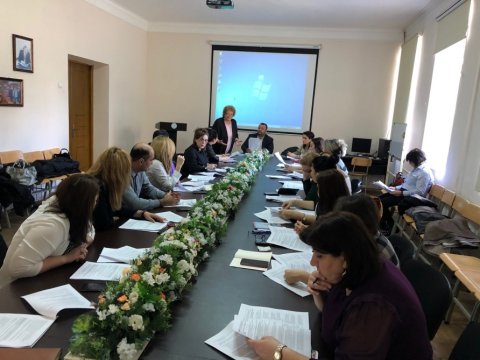 Məktəb direktorlarının idarəetmə sahəsində bilik və bacarıqları artırılır