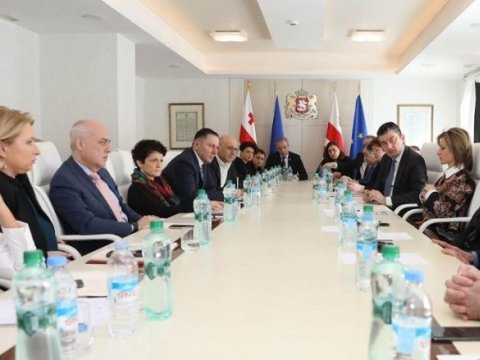 Gürcüstanda koronovirusa görə məktəb və universitetlərin tətili uzadılıb  