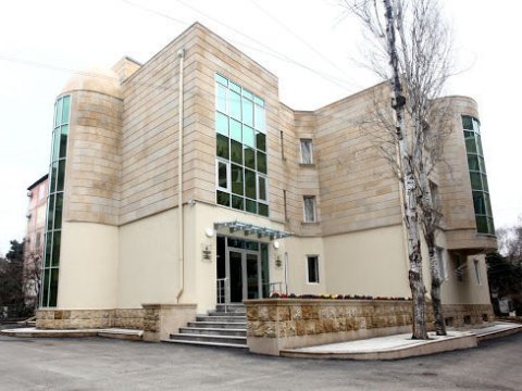 Bakıda məktəbə Arif Məlikovun adı verildi