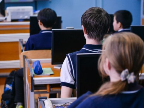 Qazaxıstanda məktəblər onlayn tədrisə keçə bilər