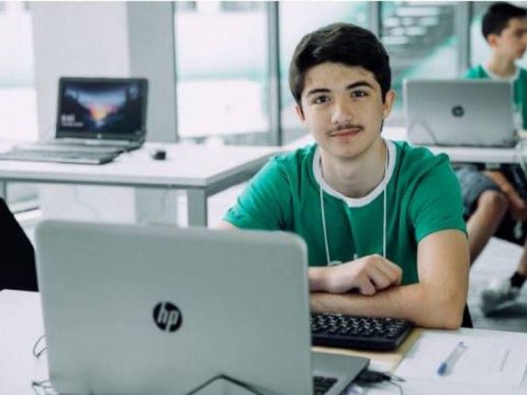 Qubad İbadoğlu istedadlı məktəblini belə təbrik etdi: “Daha yüksək zirvələri fəth edəcəksən”