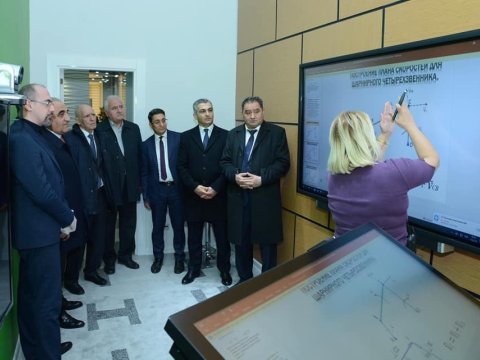 Müasir universitet modeli - Etibar Əliyev UNEC-in uğurundan yazdı