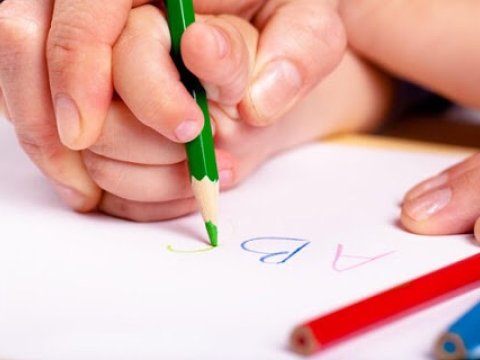 Uşaqlara əl yazısını öyrətmək nə üçün vacibdir?