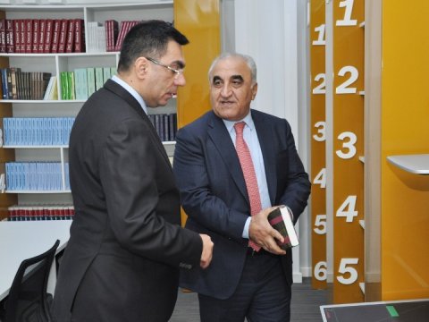 BANM rektoru distant tədrisdə UNEC təcrübəsi ilə tanış olub