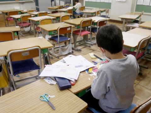 Məktəblilər koronavirusa yoluxdu - Ermənistanda