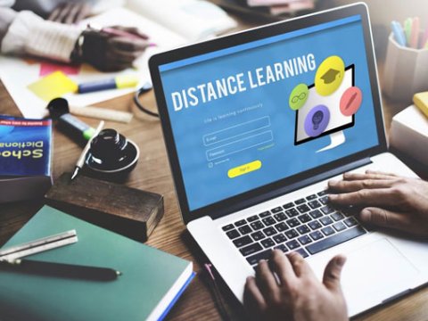 Lisey direktoru 140 valideynə onlayn iclas keçirdi  